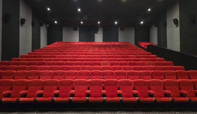 Tous en salles