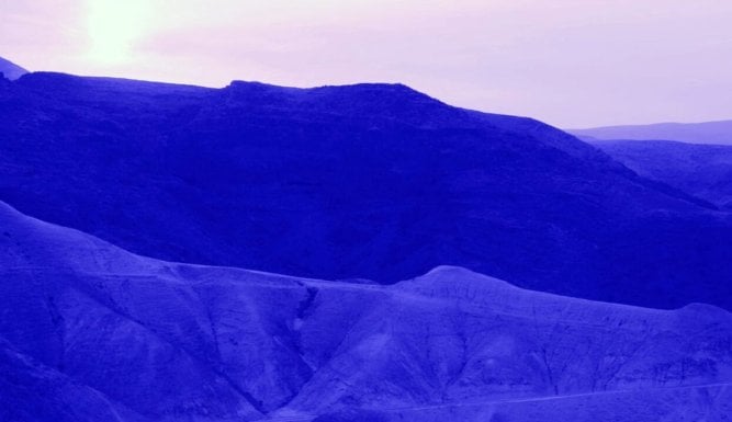 Sous un soleil bleu | Under a Blue Sun